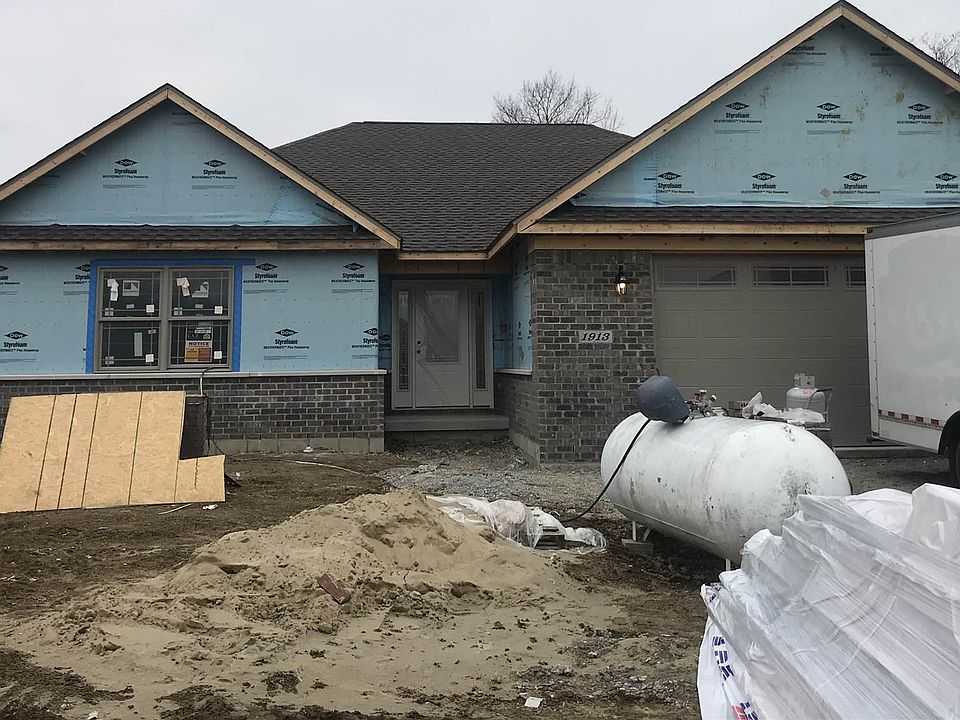 1st image of 1913 N Sandal Wood Dr