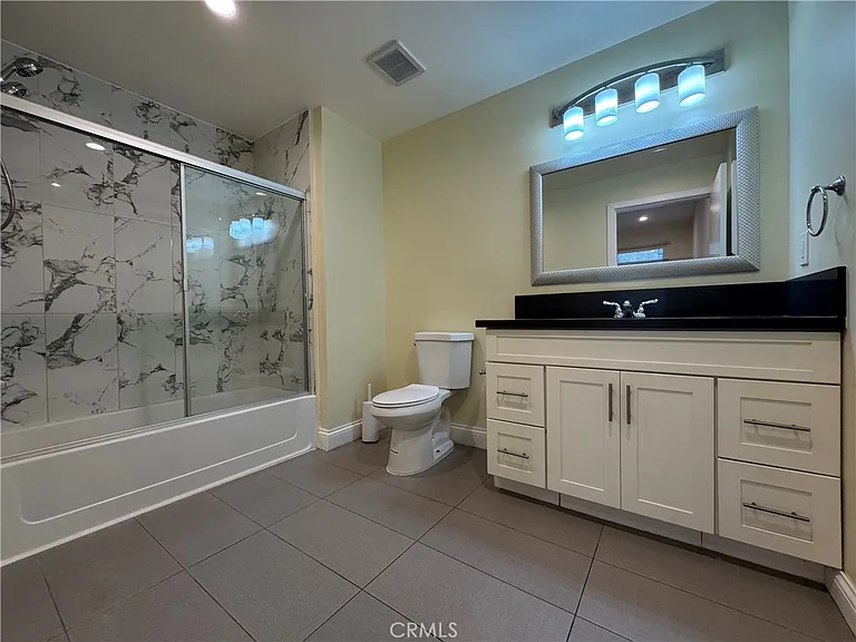 14934 Burbank Blvd #102 — Photo 17