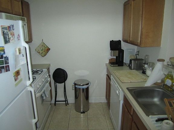 3rd image of 406 Jefferson St APT 410