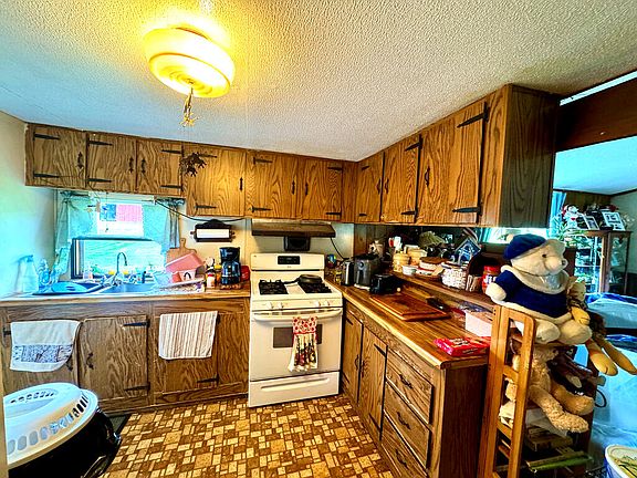 5th image of 975 Beech Flats Rd