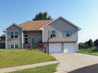 611 E 15th St, Kearney, MO 64060
