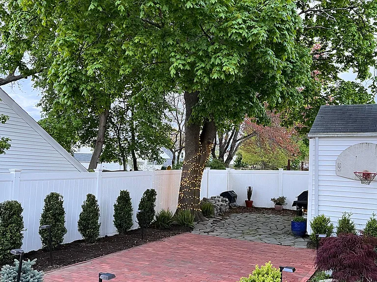 81 Mayflower Dr — Photo 32
