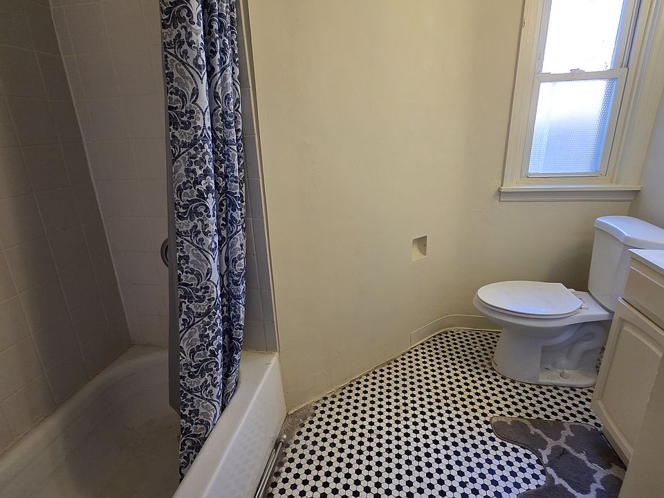 1st image of 3617 Everett St Floor 1