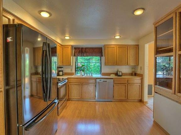 Kitchen: Stainless Appls