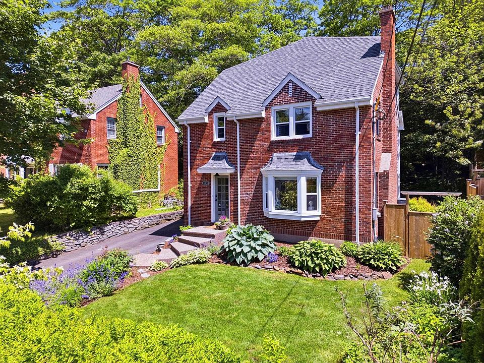 1st image of 1135 Rockcliffe St