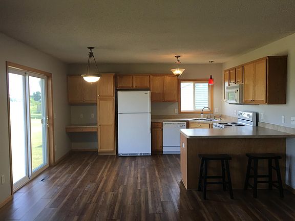 4th image of 405 Gloria Ave