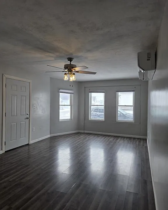400 W Elm St #1