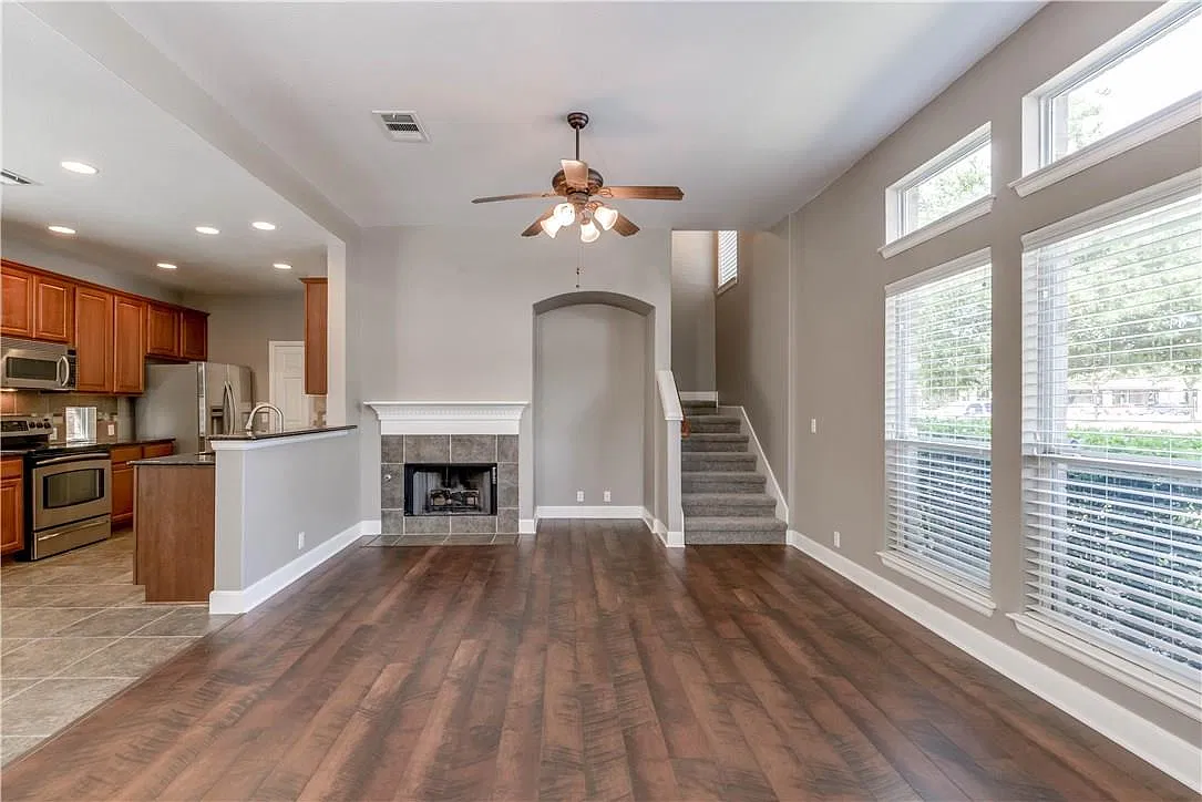 3 bed, 2.5 bath, 2018 sqft, $2,200 — Photo 4
