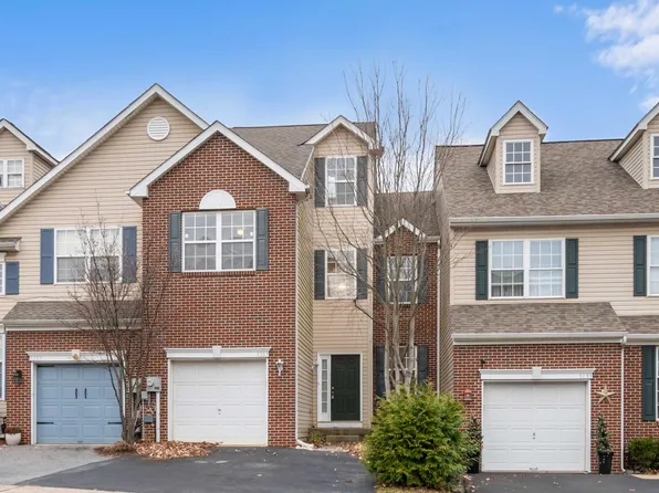 5203 Spring Ridge Dr E, Macungie, PA 18062