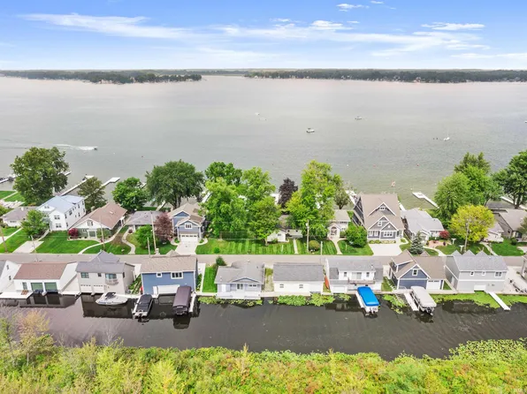 8267 E Highland View Dr, Syracuse, IN 46567