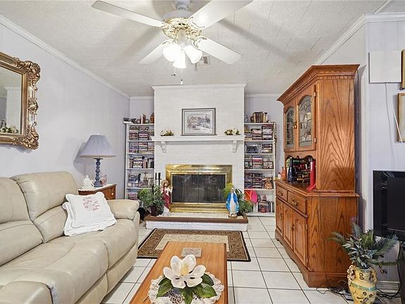 5th image of 916 Belmont Pl