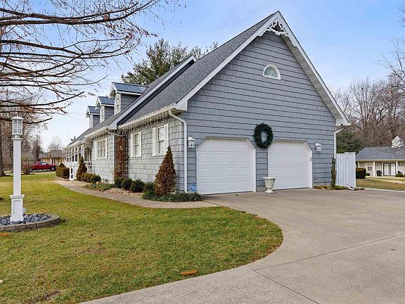 3rd image of 11982 Foxcroft Dr