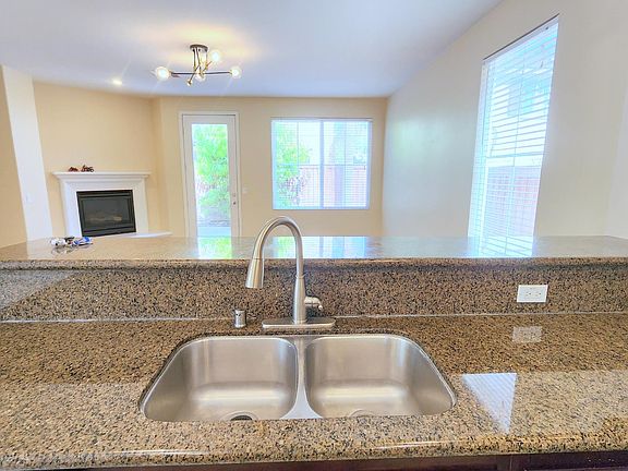 4th image of 14601 Westfield Ave