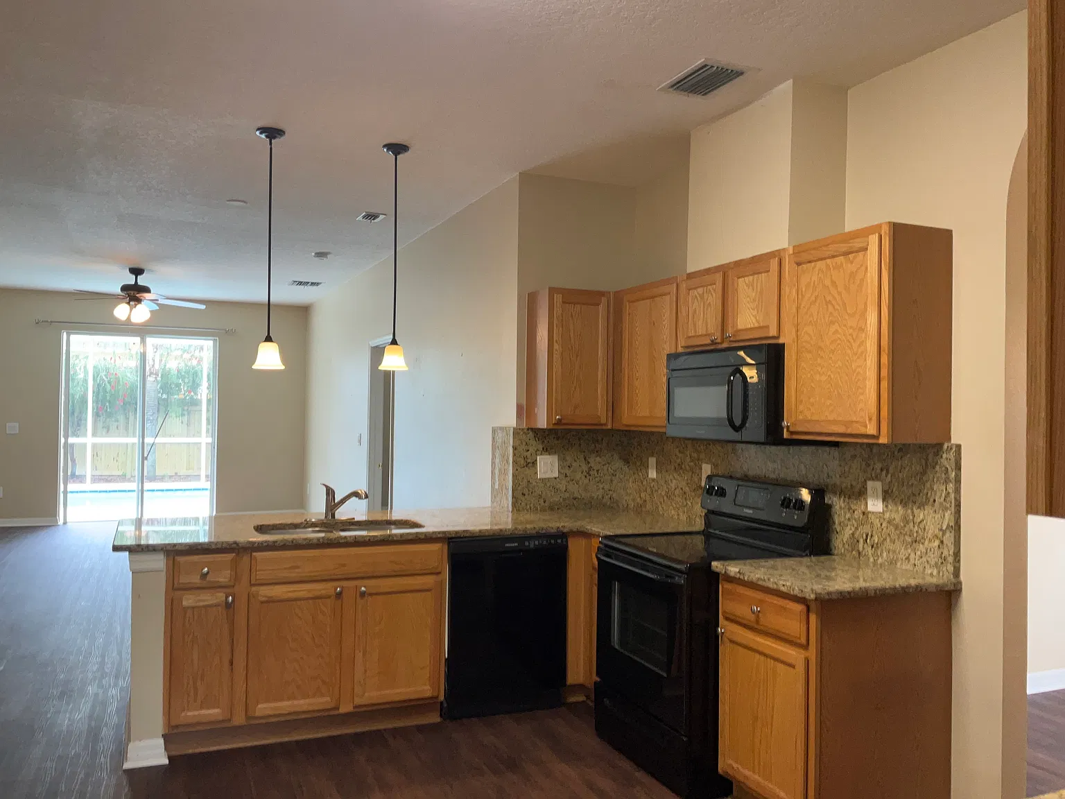 5 bed, 3.0 bath, 2250 sqft, $2,865 — Photo 3
