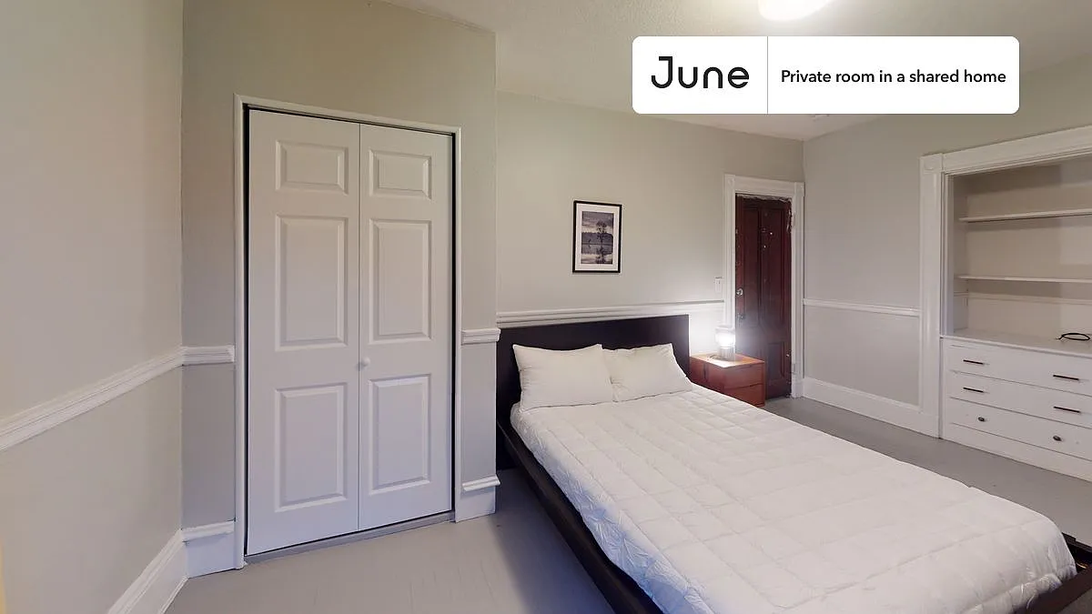 Queen bedroom in 4 bed/2 bath home in Allston #502 D — Photo 3