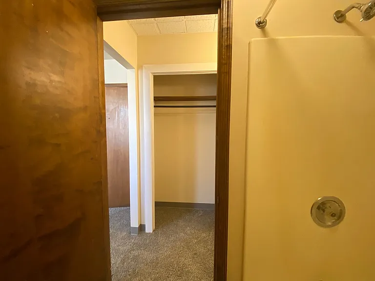 Cass Street Apartments — Photo 21