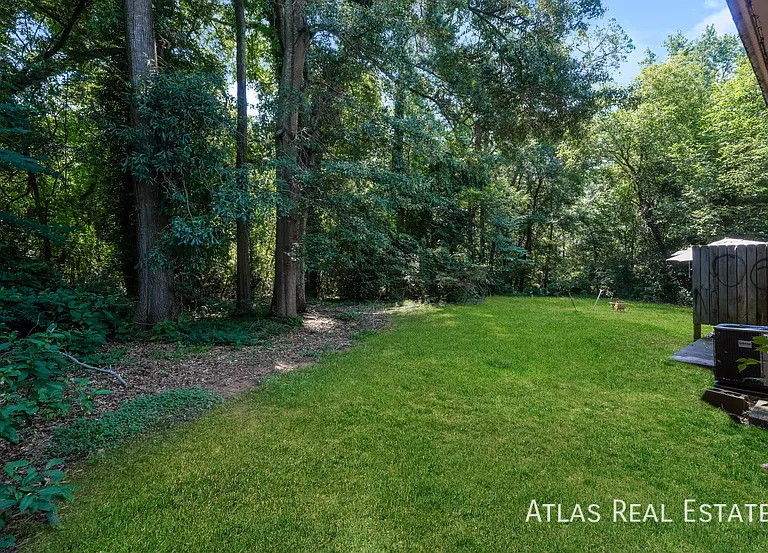 Lexington Heights — Photo 9