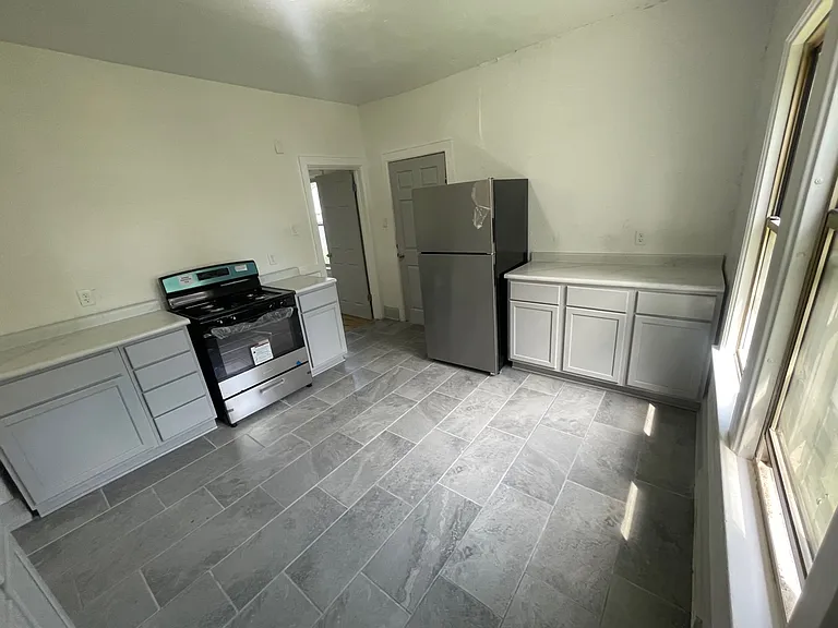 2037 Wiemann Ave — Photo 10