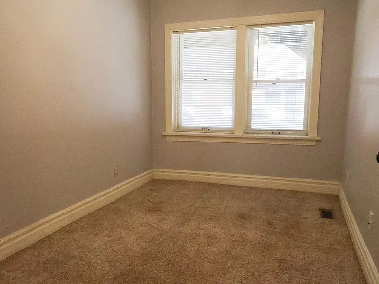 757 Syracuse Ave — Photo 17