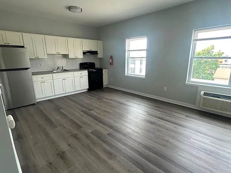 146 Hamilton Ave — Photo 6