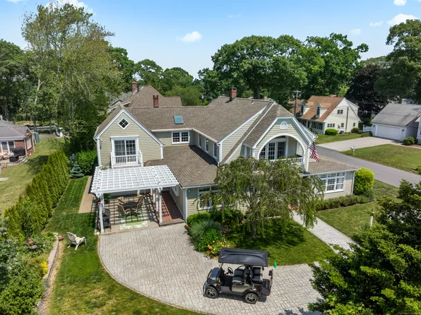 5 Oakwood Road, Old Saybrook, CT 06475
