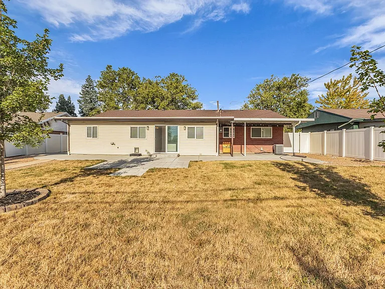 1473 N 200 W — Photo 28