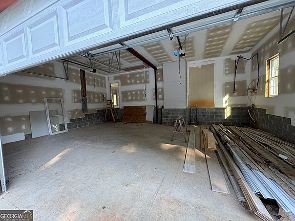 3rd image of 190 Cedar Pond Rd