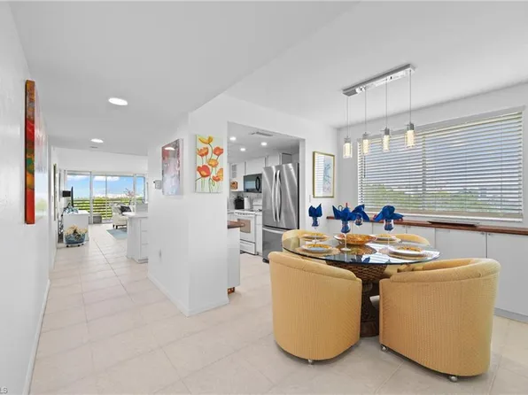 15171 Cedarwood Ln, Naples, FL