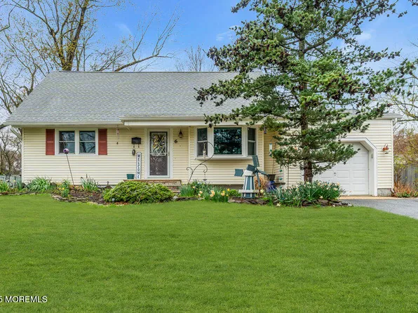 6 Lawrence Street, Jackson, NJ 08527