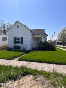 211 W Silver St, Wapakoneta, OH, 45895