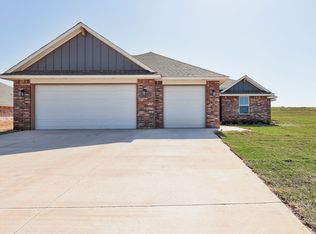 2167 Hux Dr, Blanchard, OK 73010