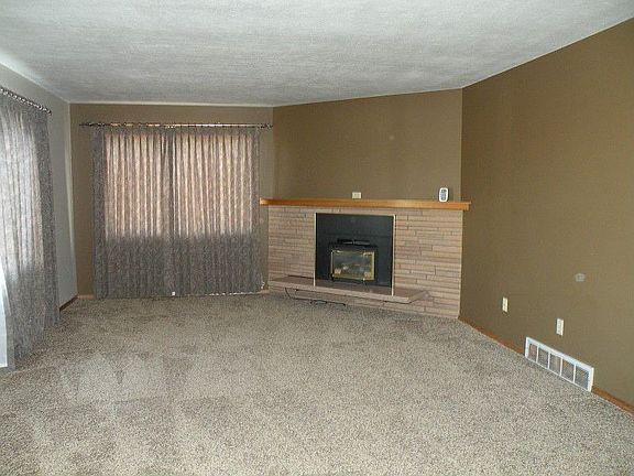 2nd image of 612 E Amende Dr