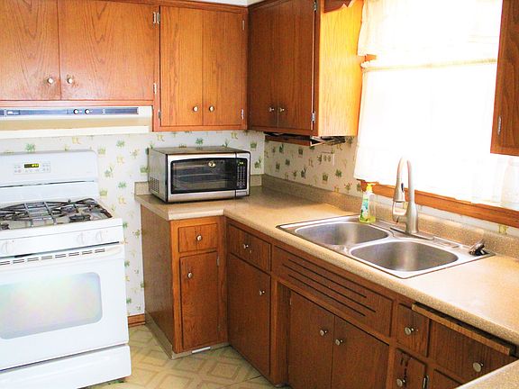 3rd image of 7516 W Carmen Ave