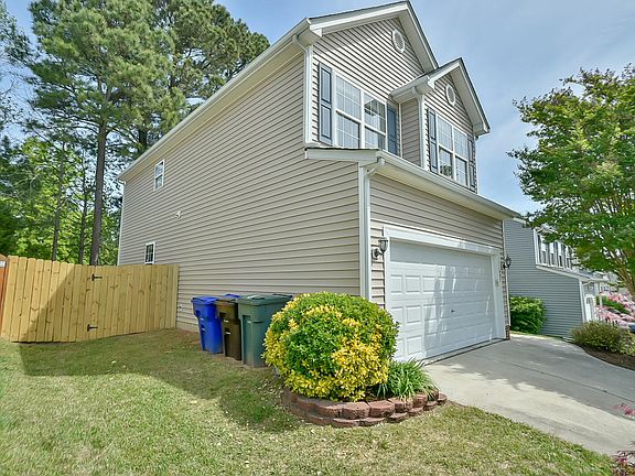 3rd image of 427 Hanson Rd