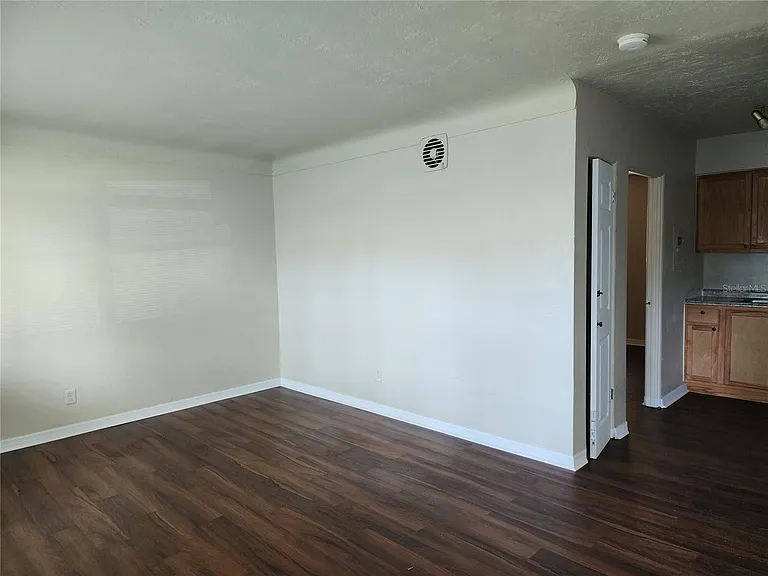 2219 Highland St S #3 — Photo 2
