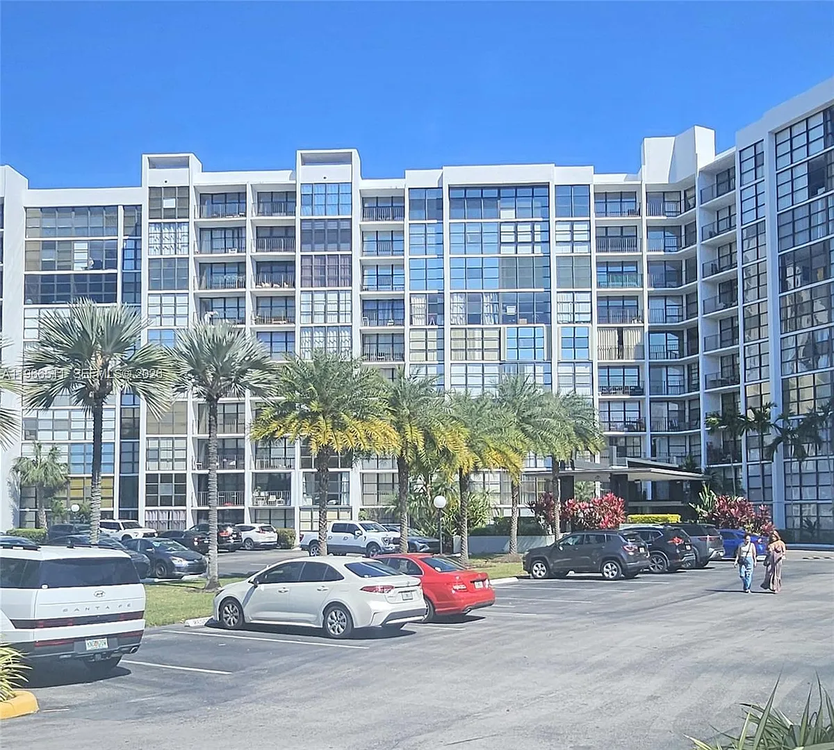 Building Photo - 1000 Parkview Dr #605