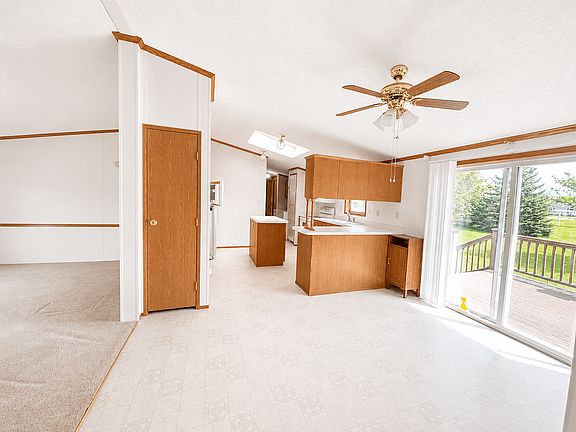 3rd image of 404 Hummingbird Ln