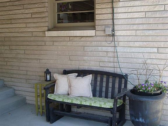 3rd image of 1381 W 2nd St