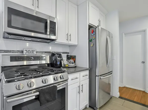 601 Kappock Street image 8 of 18