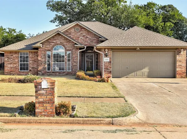 1825 SE 1st St, Moore, OK 73160