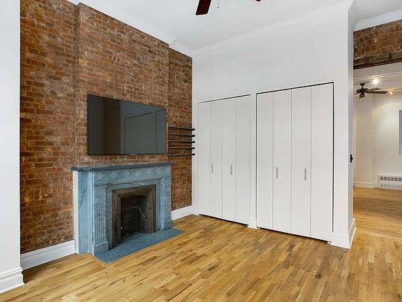 5th image of 23 E 10th St APT 208