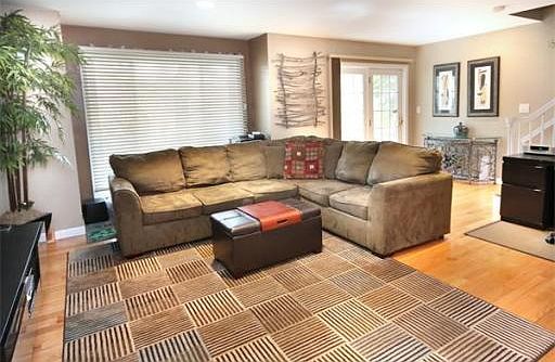 1st image of 5 Whittier Ln