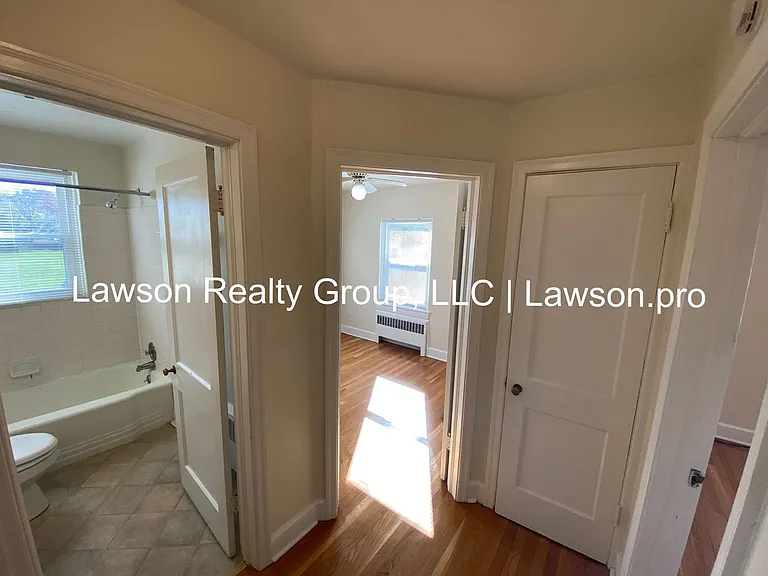 Bowman 2611-2613 — Photo 17