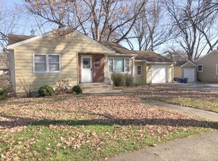 915 Scottswood Rd, Rockford, IL 61107