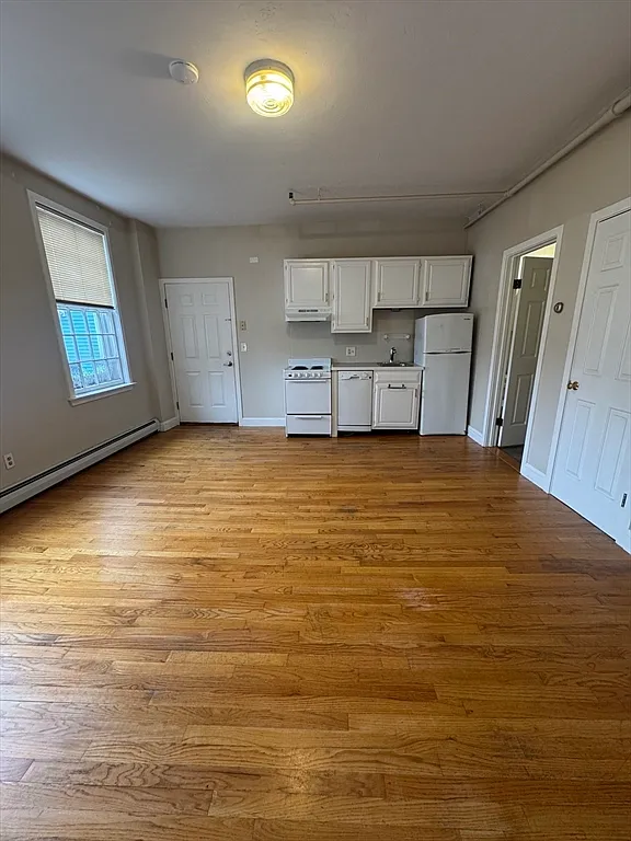 Studio, 1.0 bath, 400 sqft, $1,700 — Photo 2