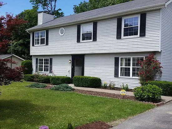 6 bed, 2300 sqft, $4,800 — Photo 1