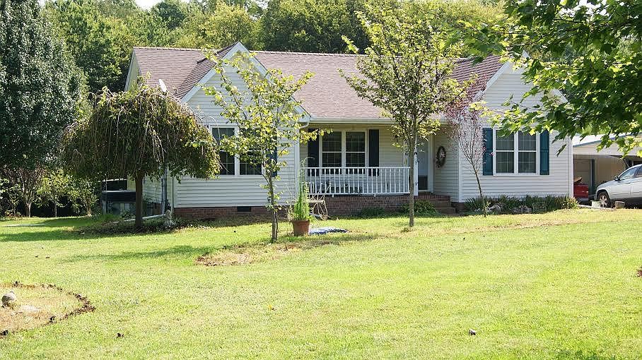 2nd image of 372 N Centerpoint Rd
