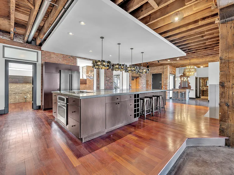 2419 W 14th St #2 — Photo 9