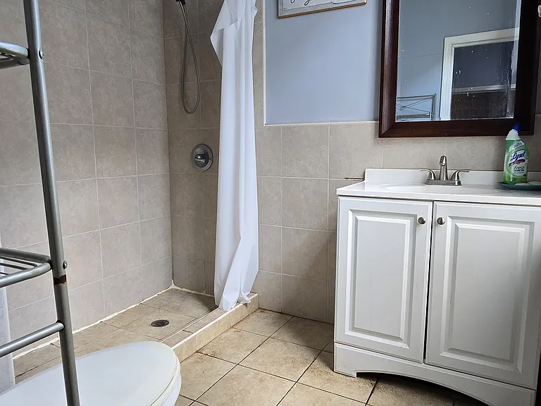 210 W 35th St #1 — Photo 3