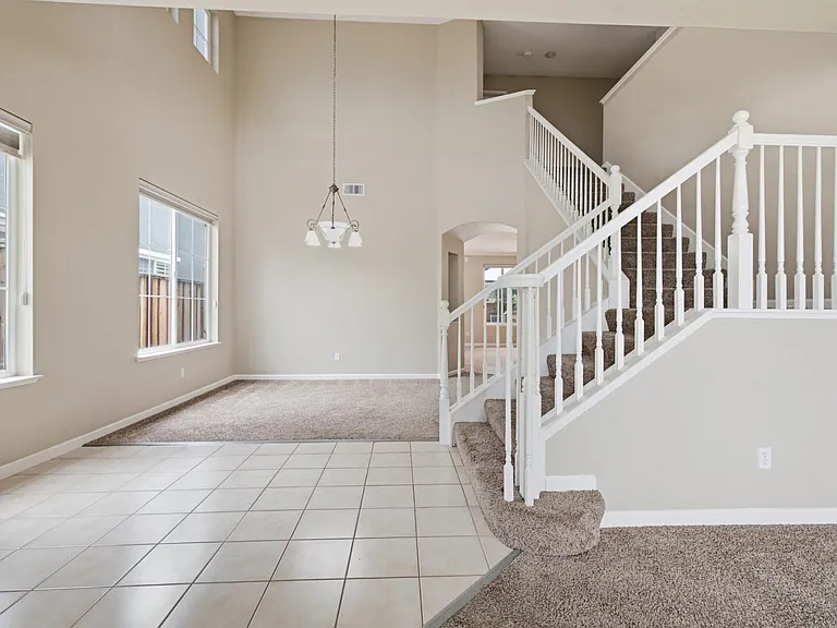 722 Summer Ln — Photo 6